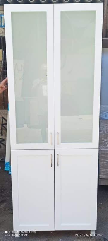 ארון קלסרים, משולב זכוכית חלבית. ניתן להזמין בכל גוון ומידה