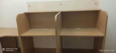 עמדות טלמרקטינג בגוון אלון טבעי