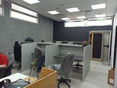 עמדות טלמרקטינג באפור, ניתן להזמין בכל מידה וגוון
